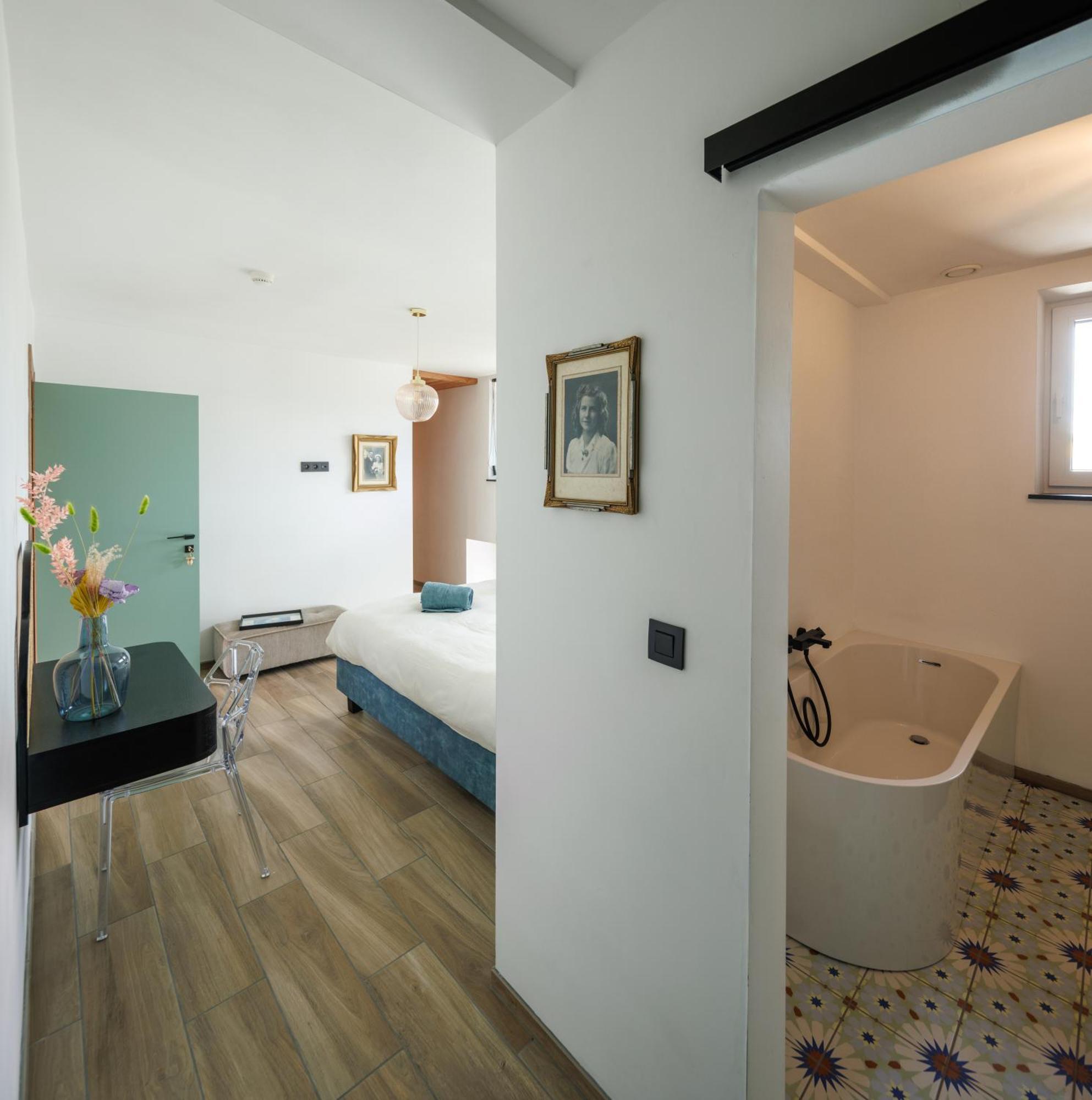 Cerf, Ouvre-Moi B&B Rochefort Εξωτερικό φωτογραφία